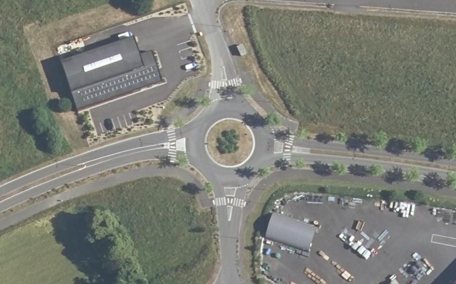 Vue aérienne du Rond-point anonyme n°521620450
