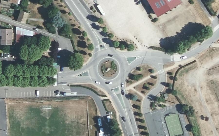 Vue aérienne du Rond-point anonyme n°52186802