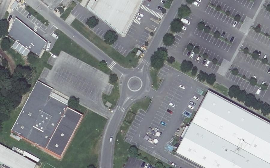 Vue aérienne du Rond-point anonyme n°521882750