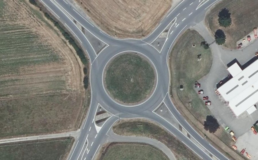 Vue aérienne du Rond-point anonyme n°5218844
