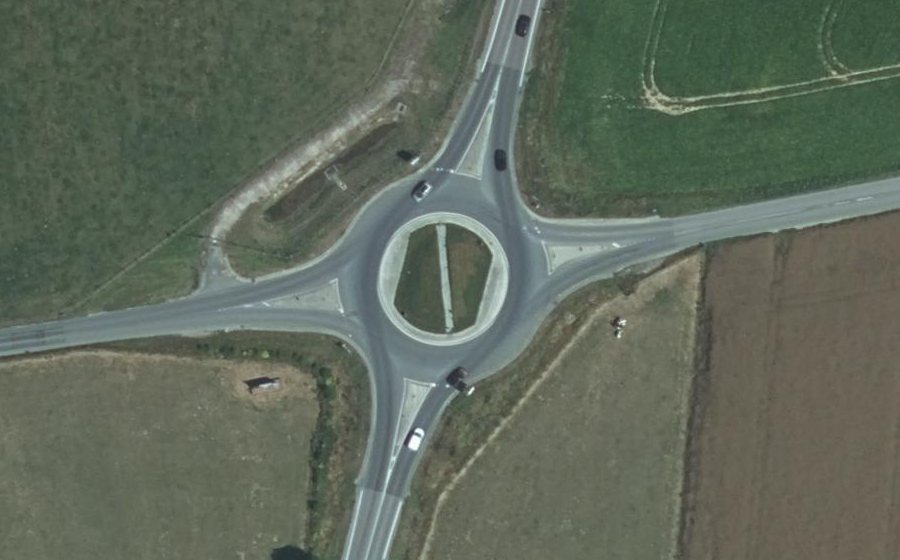 Vue aérienne du Rond-point anonyme n°521908142