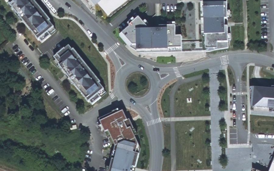 Vue aérienne du Rond-point anonyme n°522099444