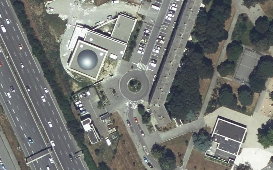Vue aérienne du Rond-point anonyme n°52227392