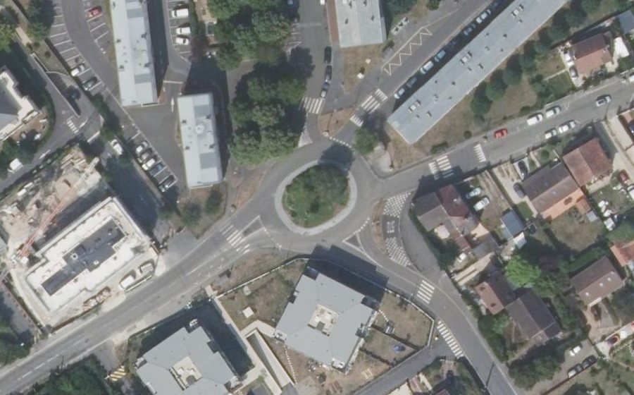 Vue aérienne du Rond-point anonyme n°52243351