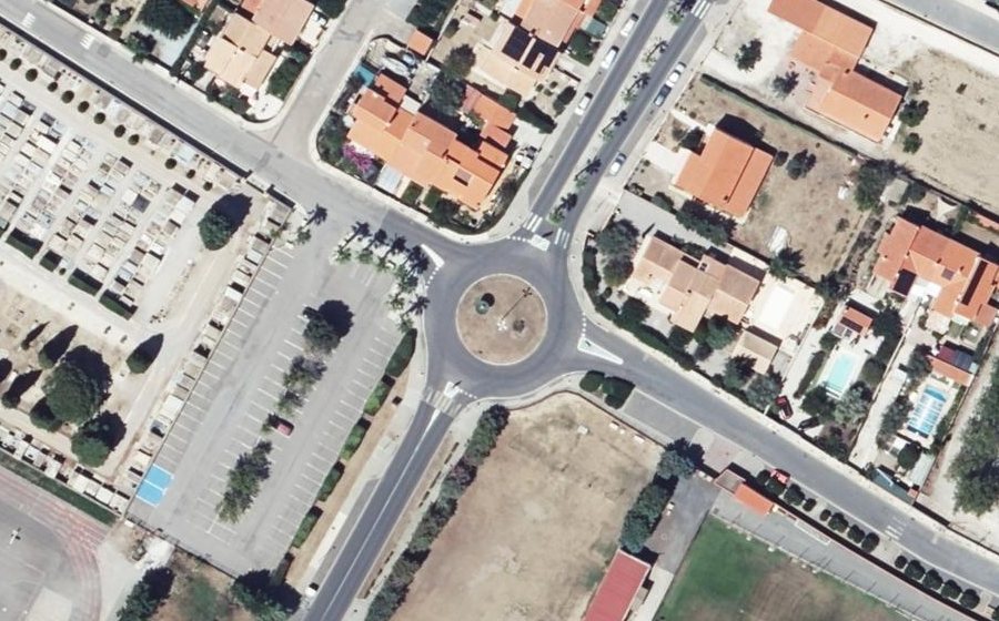 Vue aérienne du Rond-point anonyme n°52246084
