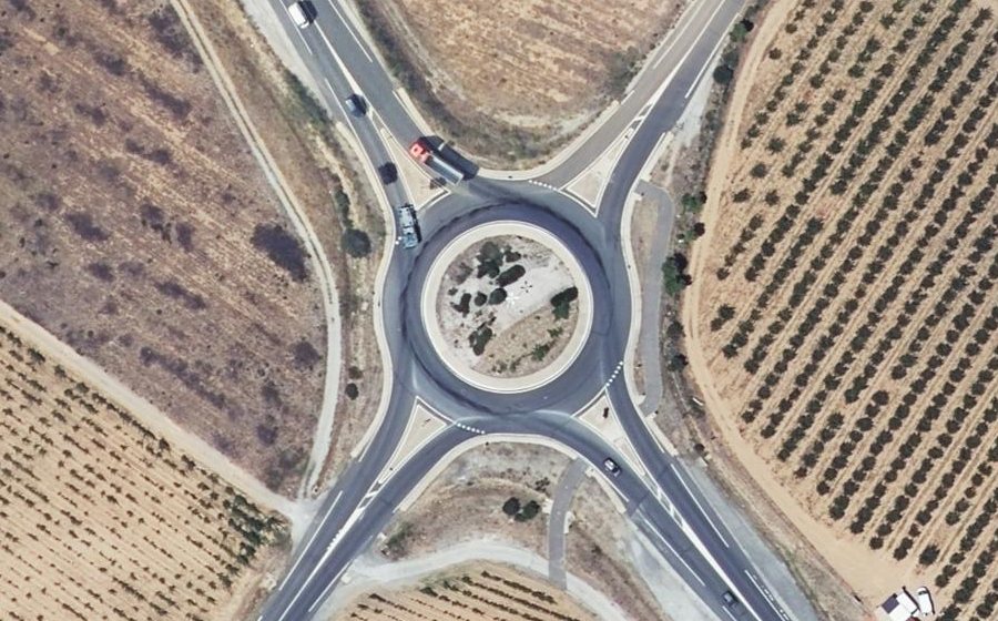 Vue aérienne du Rond-point anonyme n°52246085
