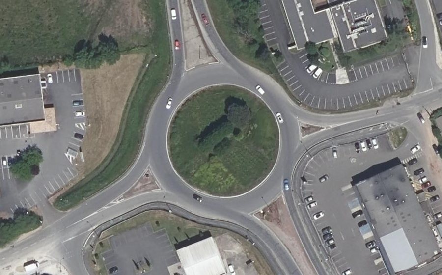 Vue aérienne du Rond-point anonyme n°52247659