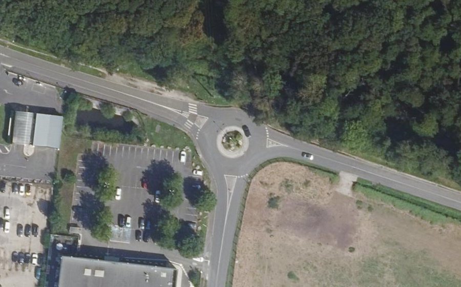 Vue aérienne du Rond-point anonyme n°522512061