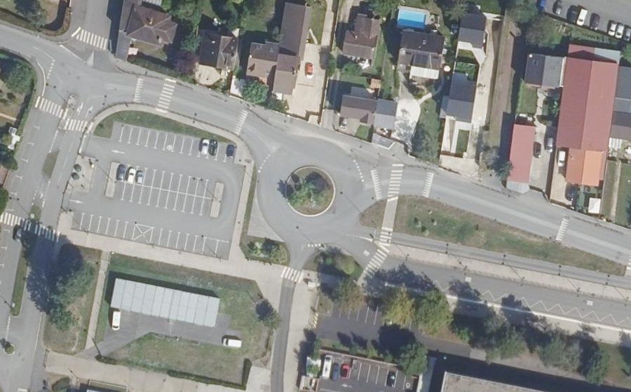 Vue aérienne du Rond-point anonyme n°522512065