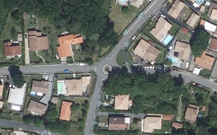 Vue aérienne du Rond-point anonyme n°522560717
