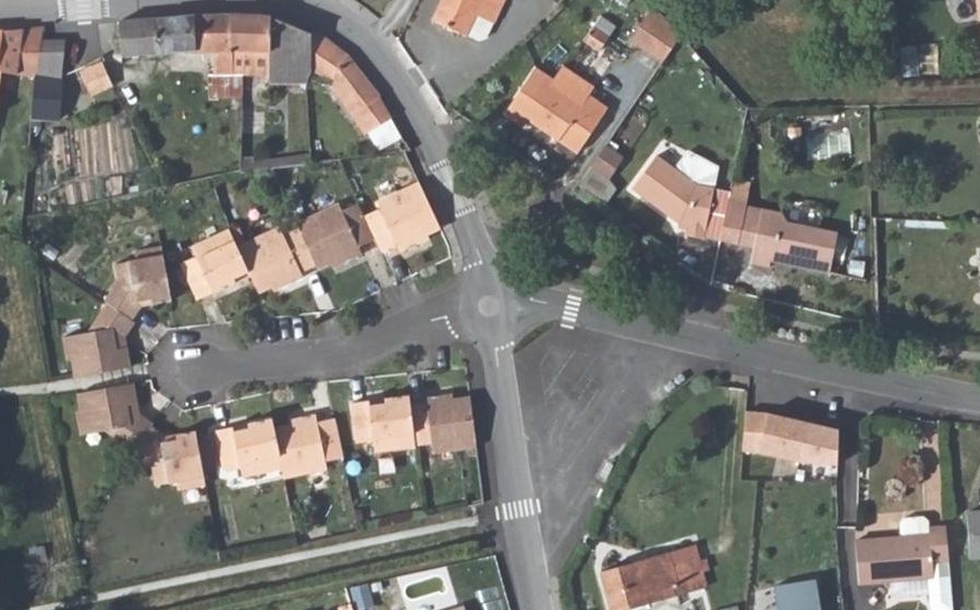 Vue aérienne du Rond-point anonyme n°522635011