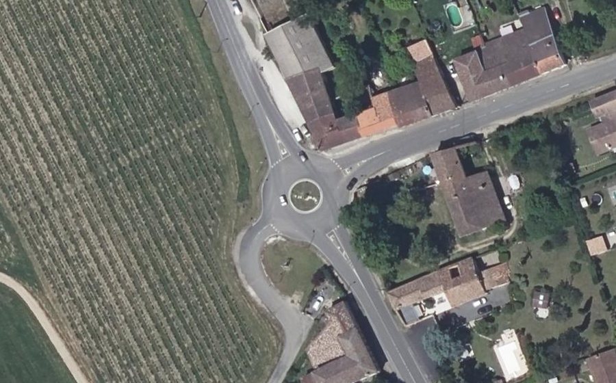 Vue aérienne du Rond-point anonyme n°52277148