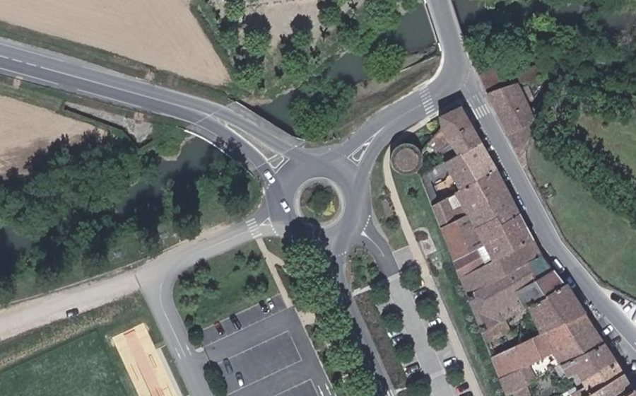 Vue aérienne du Rond-point anonyme n°52280904