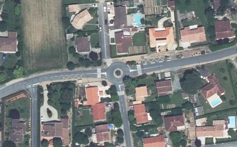 Vue aérienne du Rond-point anonyme n°52284265
