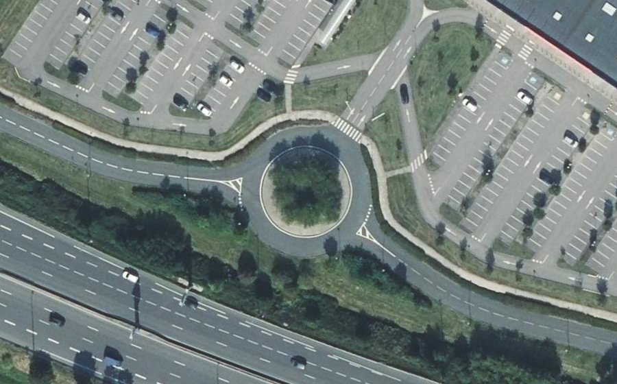 Vue aérienne du Rond-point anonyme n°522935568