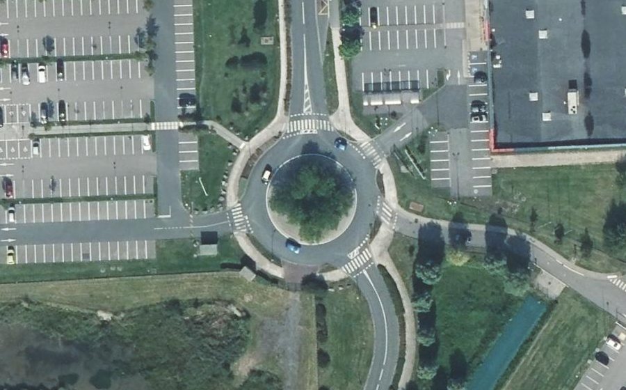 Vue aérienne du Rond-point anonyme n°522935571
