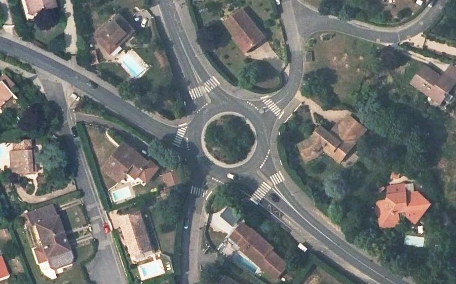 Vue aérienne du Rond-point anonyme n°522939009
