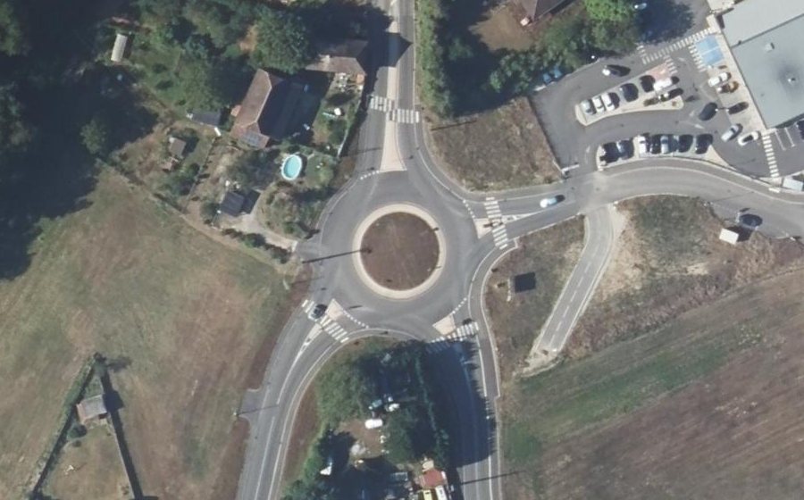 Vue aérienne du Rond-point anonyme n°5229535