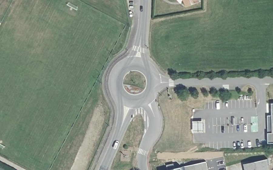 Vue aérienne du Rond-point anonyme n°52298975