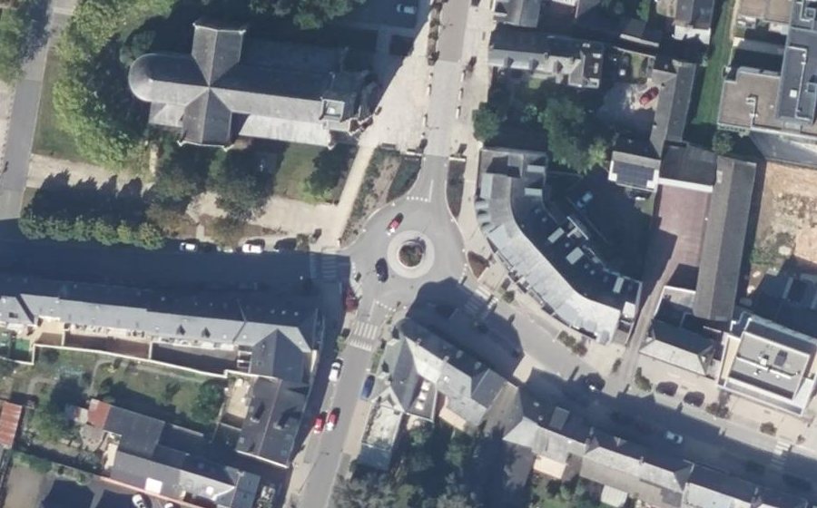 Vue aérienne du Rond-point anonyme n°523015684