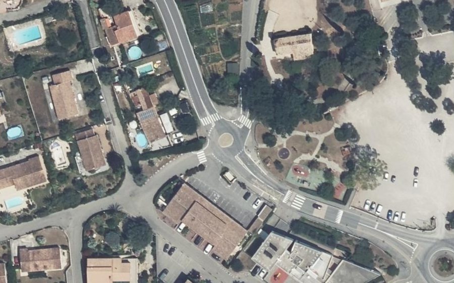Vue aérienne du Rond-point anonyme n°523065841