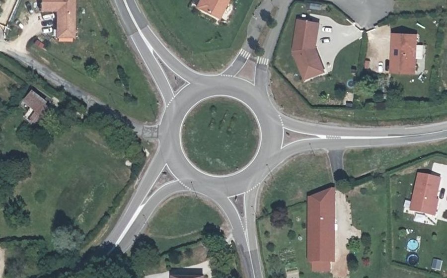 Vue aérienne du Rond-point anonyme n°52311334