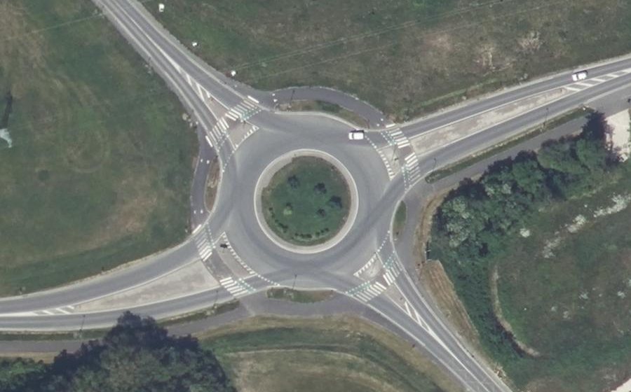 Vue aérienne du Rond-point anonyme n°52315128