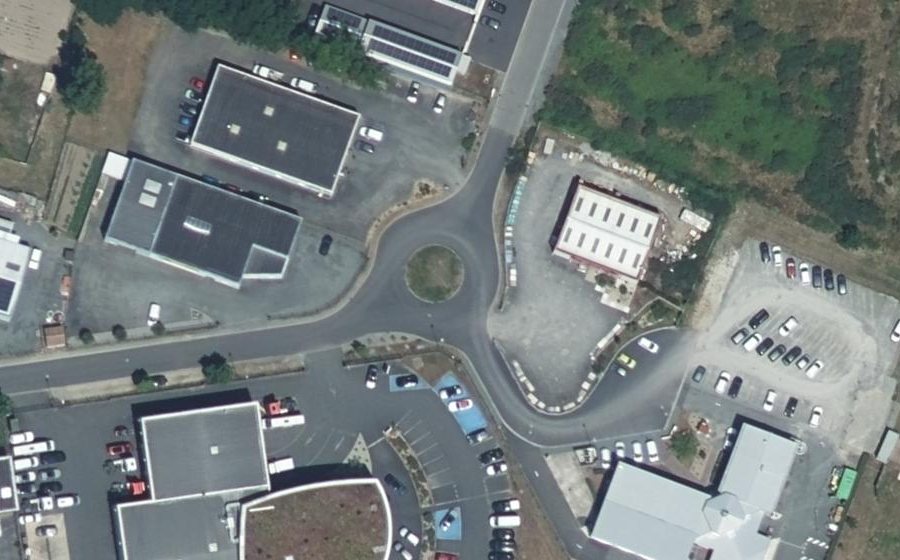 Vue aérienne du Rond-point anonyme n°52330977