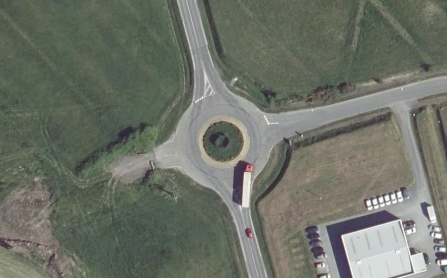 Vue aérienne du Rond-point anonyme n°52335935