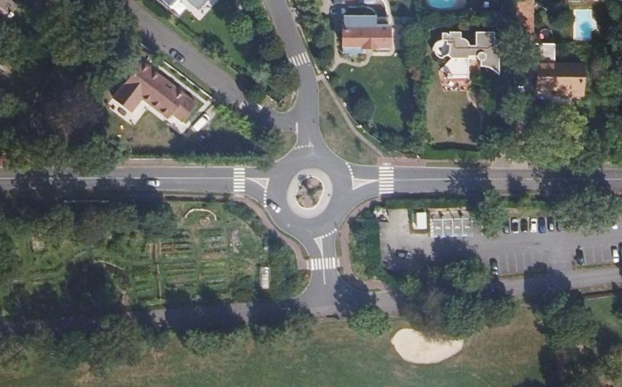 Vue aérienne du Rond-point anonyme n°52349449