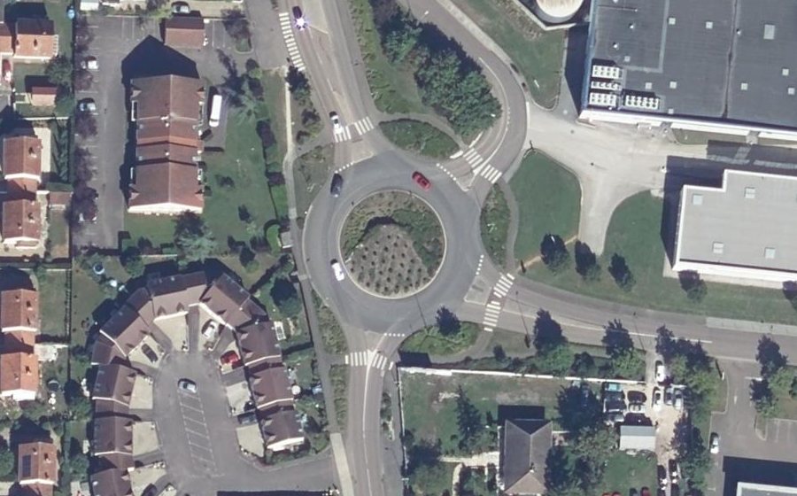 Vue aérienne du Rond-point anonyme n°52352511