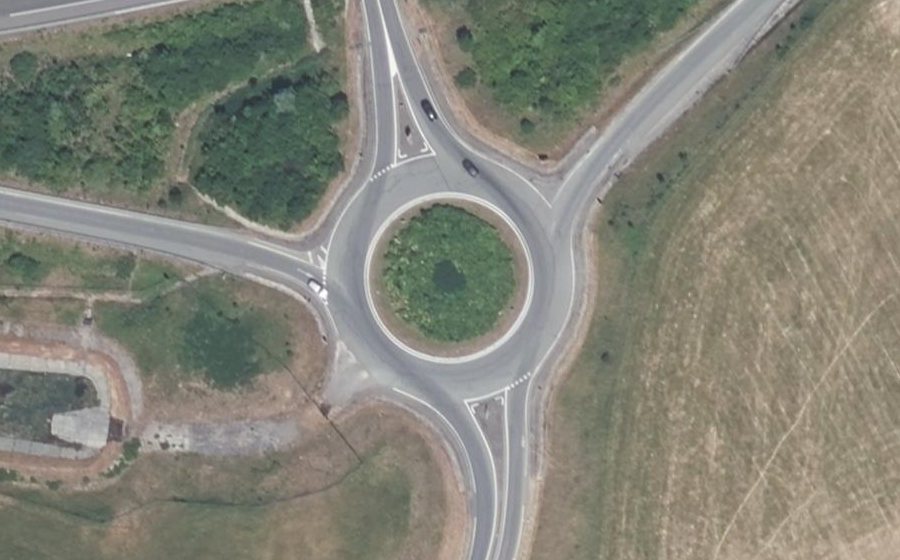 Vue aérienne du Rond-point anonyme n°52354268