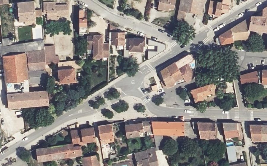 Vue aérienne du Rond-point anonyme n°523737399