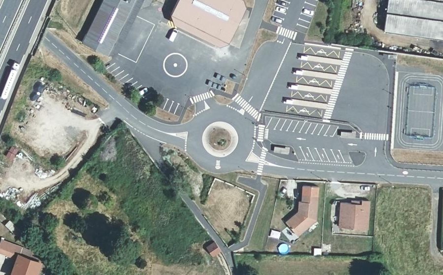Vue aérienne du Rond-point anonyme n°524057483