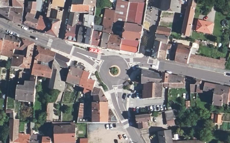 Vue aérienne du Rond-point anonyme n°524164191