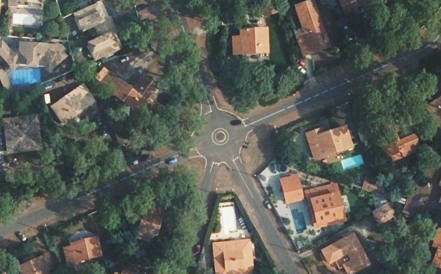 Vue aérienne du Rond-point anonyme n°524253628