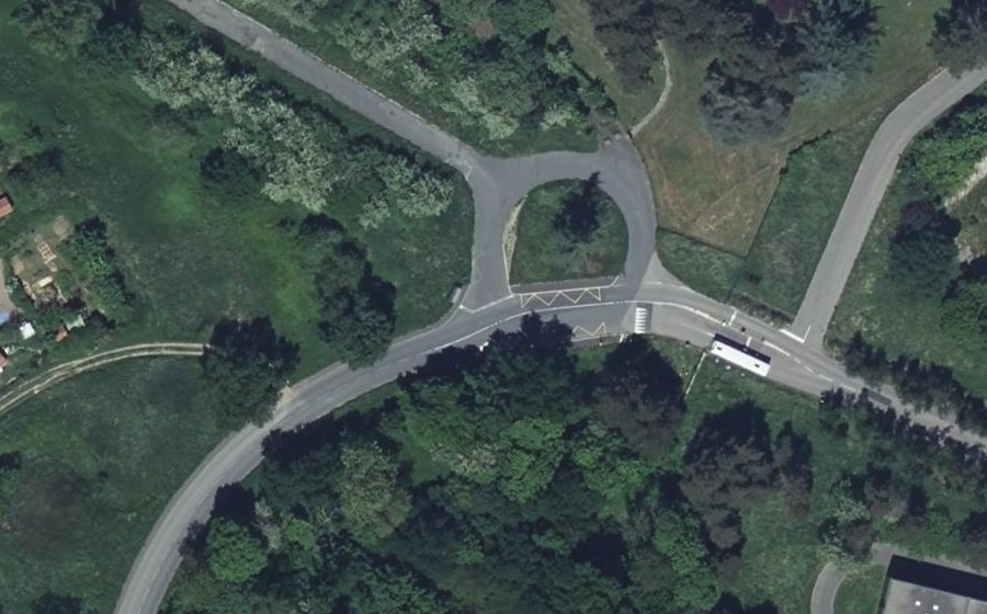 Vue aérienne du Rond-point anonyme n°524282891