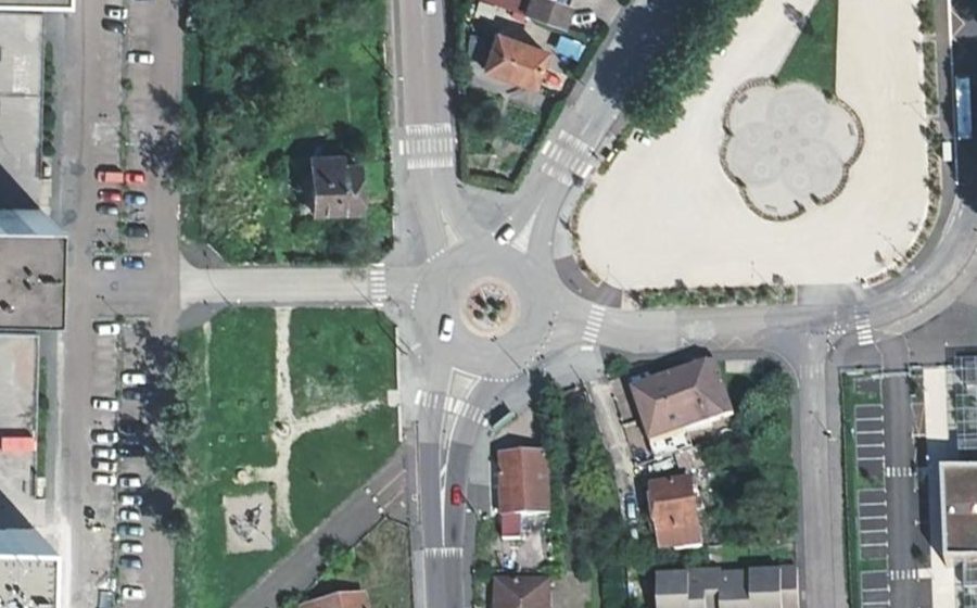 Vue aérienne du Rond-point anonyme n°524339876