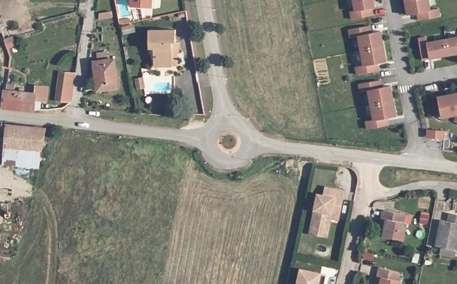 Vue aérienne du Rond-point anonyme n°524386067