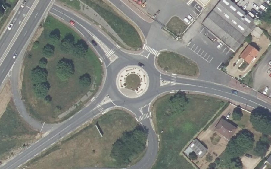 Vue aérienne du Rond-point anonyme n°524496479