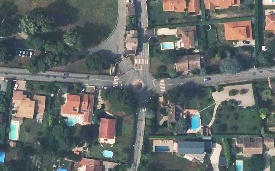Vue aérienne du Rond-point anonyme n°524538073