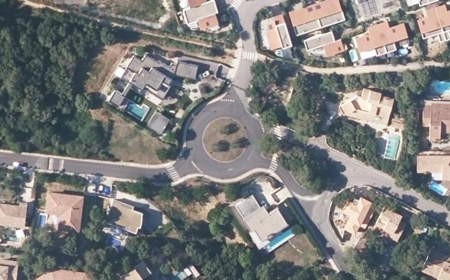 Vue aérienne du Rond-point anonyme n°52456743