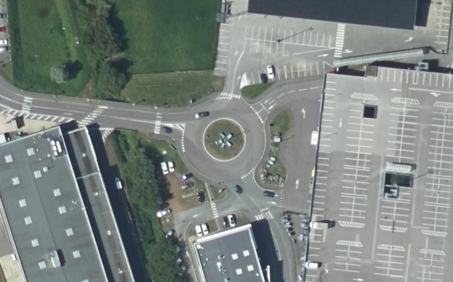 Vue aérienne du Rond-point anonyme n°524600166