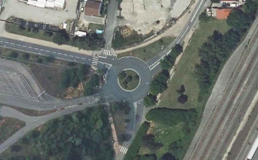 Vue aérienne du Rond-point anonyme n°52507880