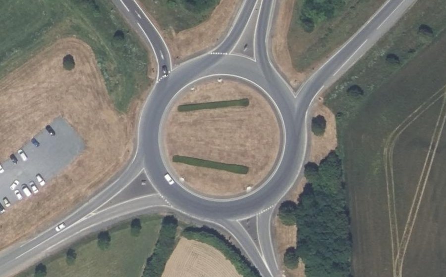 Vue aérienne du Rond-point anonyme n°52510263