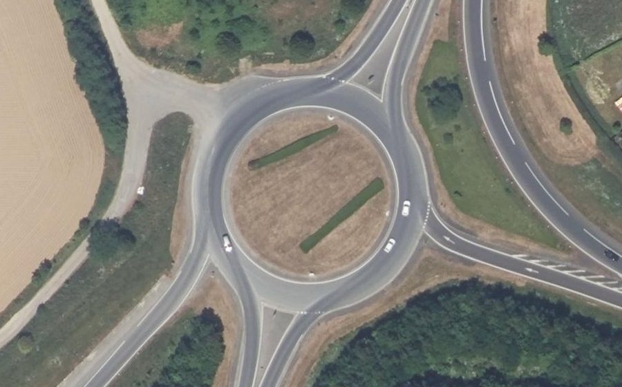 Vue aérienne du Rond-point anonyme n°52510264