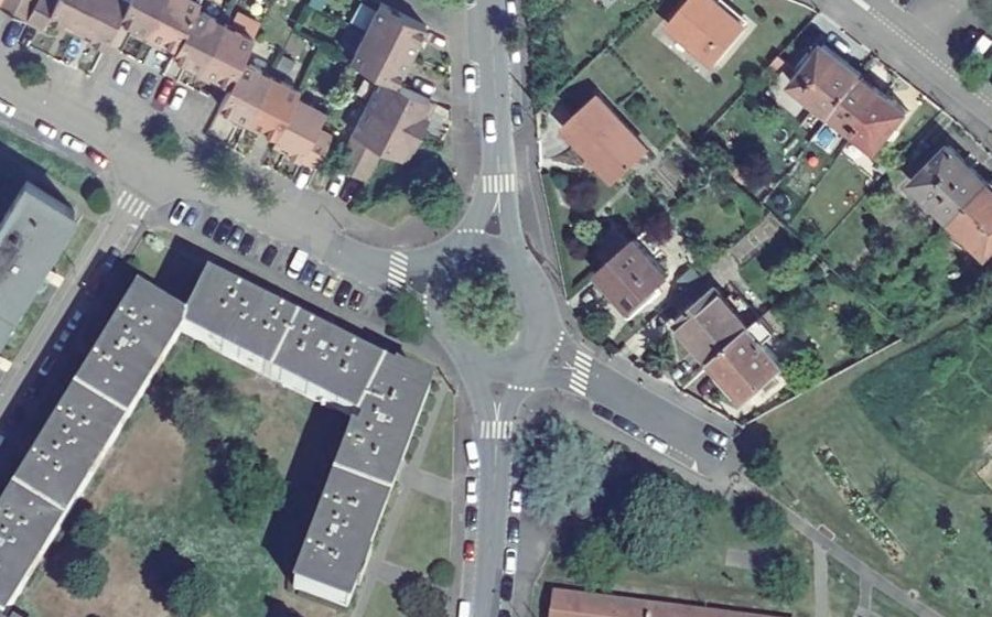 Vue aérienne du Rond-point anonyme n°52514663