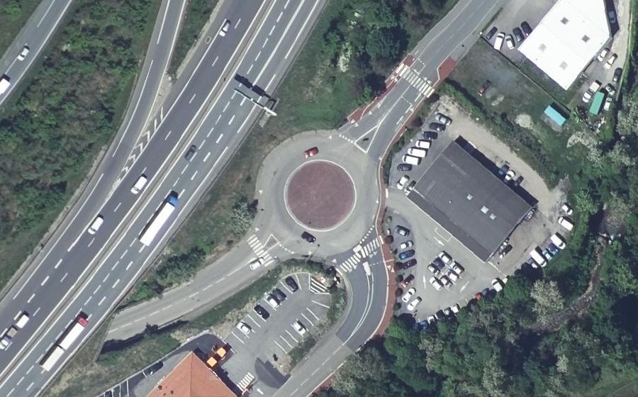 Vue aérienne du Rond-point anonyme n°525160145