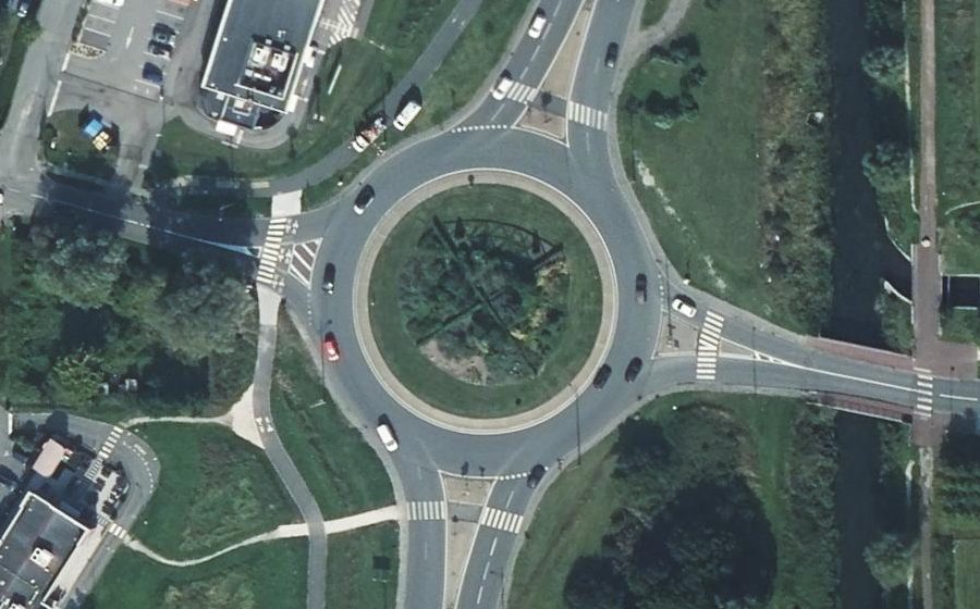Vue aérienne du Rond-point anonyme n°52521156