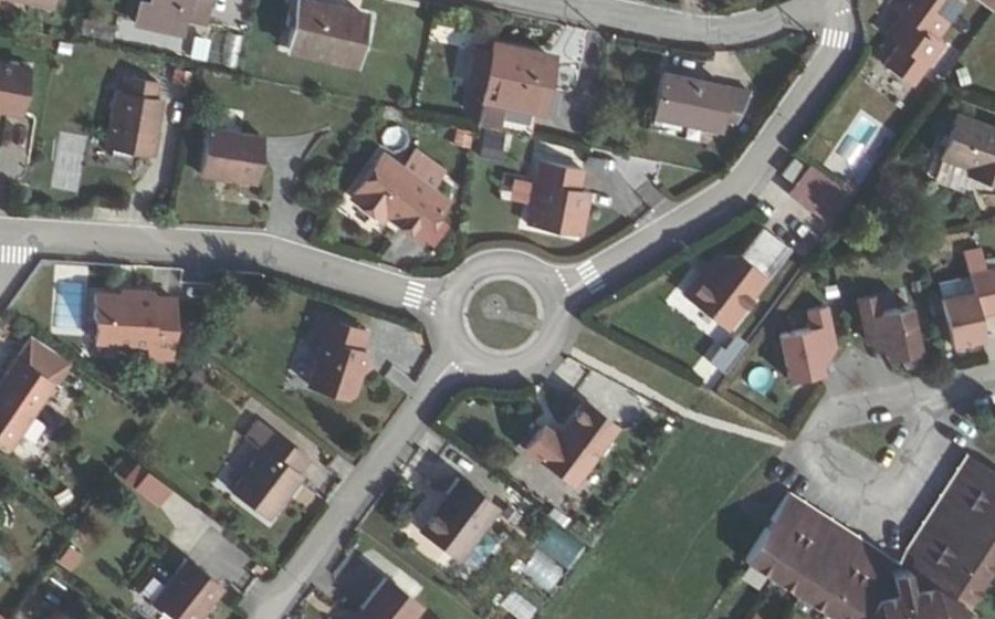 Vue aérienne du Rond-point anonyme n°525231087